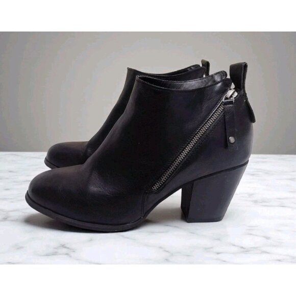 Torrid Side Zip Heel Booties Size 9W Wide Boots Faux Black Leather Biker Preppy - Picture 1 of 5